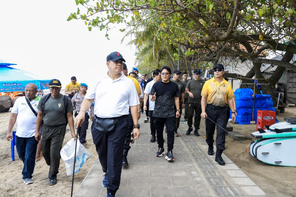 Tindak Lanjuti Arahan Pj Gubernur Bali Terkait Pengelolaan Pantai Kuta  Bupati Giri Prasta : Pemkab Badung Dan Masyarakat Desa Adat Kuta Wajib Berbenah